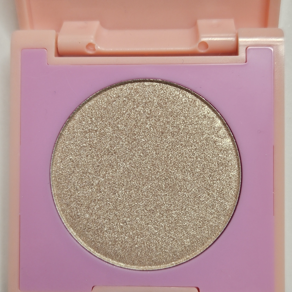 Hip Dot Highlighter in Light Beam - Picture 4 of 5